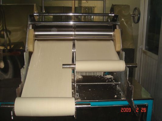China Tallarines frescos industriales comerciales que hacen la máquina, máquina automática de los tallarines proveedor